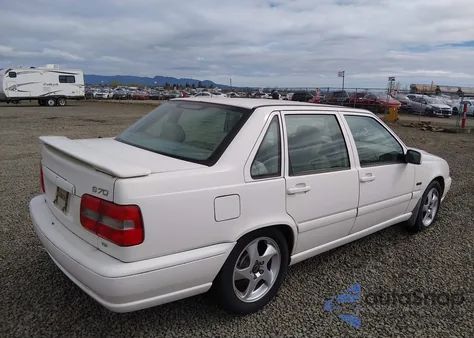 1998 Volvo S70 T5 z USA, uszkodzony, nr VIN YV1LS5373W2479664